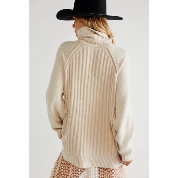 NWT. Free People Big City Turtleneck - Picture 3 of 14